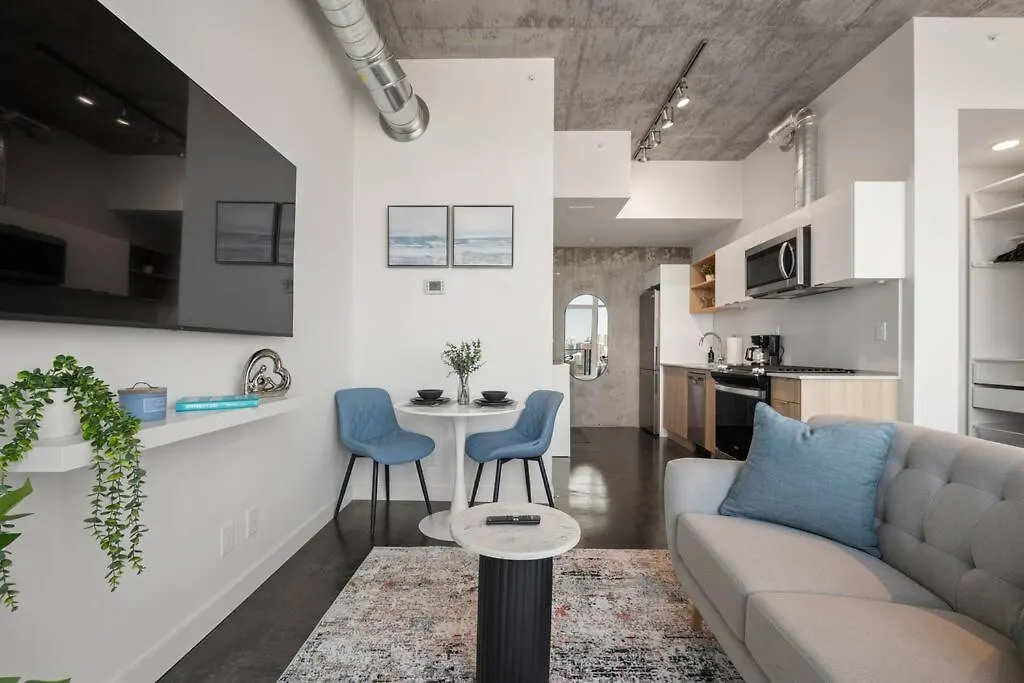 YYC Studio Just Steps From Stampede Park, Luxury Living 0*,