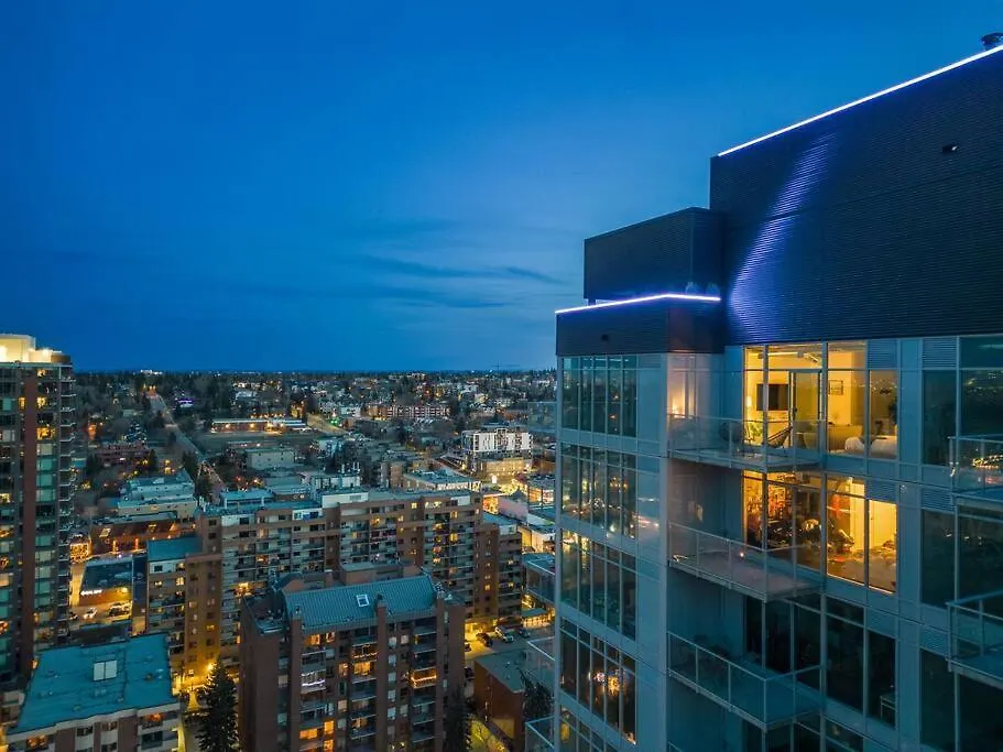 YYC Studio Just Steps From Stampede Park, Luxury Living קנדה