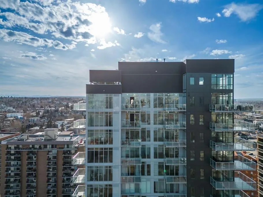 YYC Studio Just Steps From Stampede Park, Luxury Living דירה