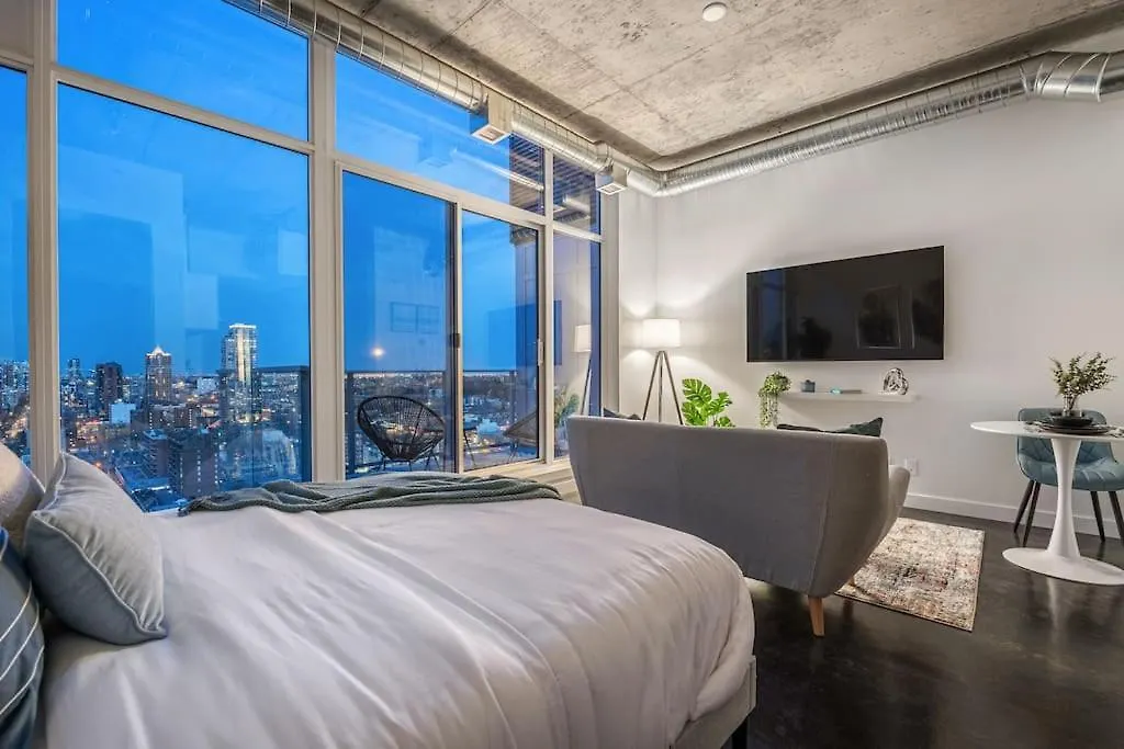 דירה YYC Studio Just Steps From Stampede Park, Luxury Living קנדה