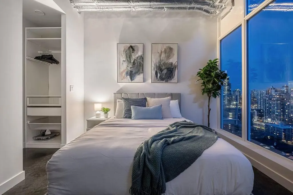 YYC Studio Just Steps From Stampede Park, Luxury Living 0*,