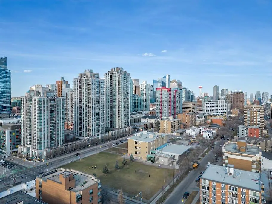 YYC Studio Just Steps From Stampede Park, Luxury Living דירה