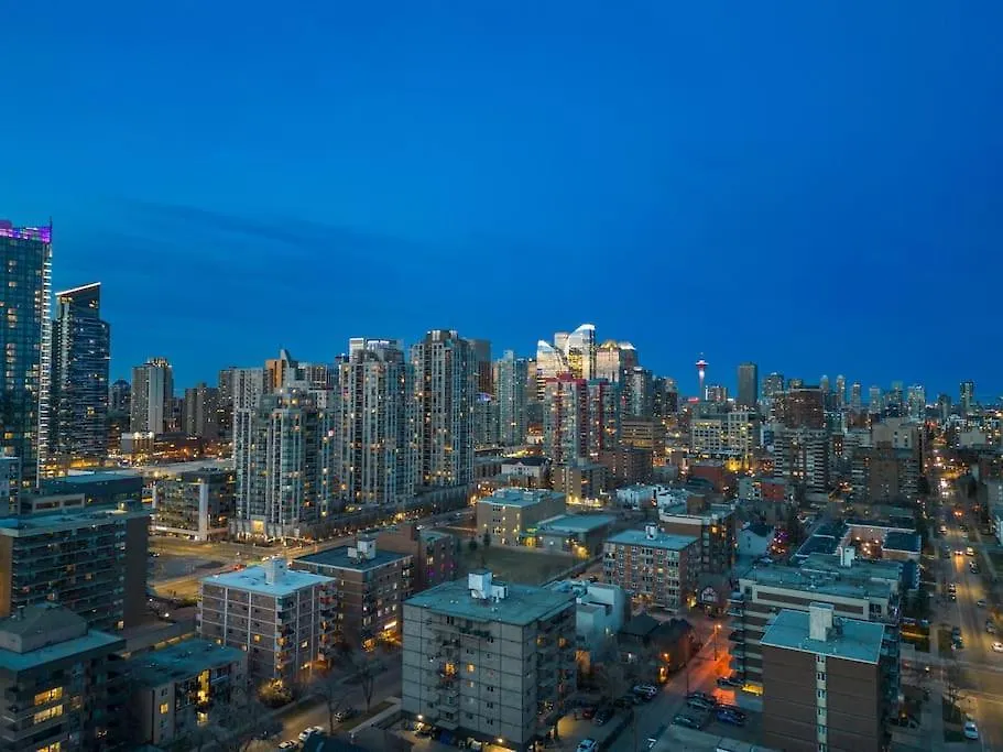 YYC Studio Just Steps From Stampede Park, Luxury Living דירה
