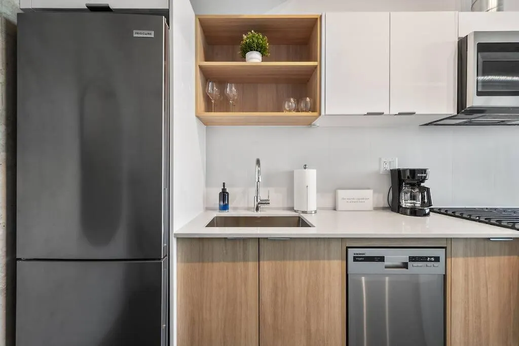 YYC Studio Just Steps From Stampede Park, Luxury Living דירה